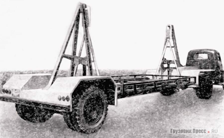 Полуприцеп ПСК-1 для перевозки сантехнических кабин на специальной раме-подвеске к седельному тягачу ГАЗ-51П. Северодонецкий автотрест, середина 1960-х