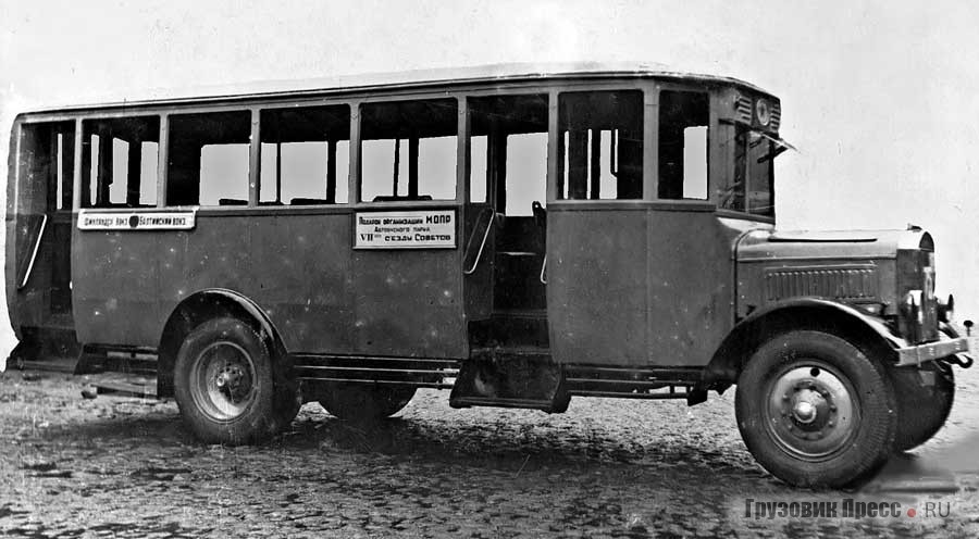 Автобус на шасси Я-6 производства кузовного цеха АрЗ № 2 АТУЛ, капитально отремонтированный к VII съезду Советов. Ленинград, январь 1935 г.