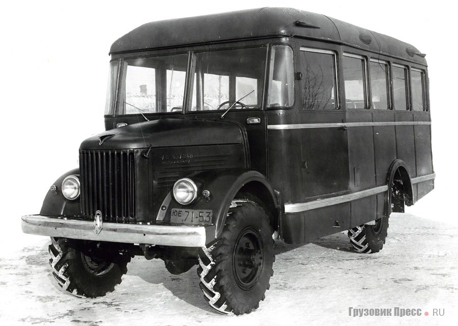 Главная особенность ранних автобусов АП-4 и АП-6: облицовка радиатора и капот имеют закругленные, как на ПАЗ-651, от которого эти автобусы можно было легко отличить по флажку на капоте с надписью «101 З-Д»