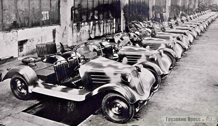 Китай уже в 1930-е годы был для европейских автомобилестроителей важнейшим рынком. Партия из 40 штабных [b]Tatra 57[/b] для китайской армии перед отправкой, 1937 г.