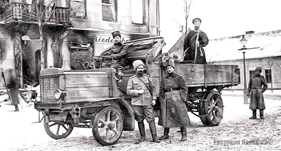 Грузовой автомобиль Büssing из состава железнодорожных подразделений РИА. Не исключено, что машина трофейная, такие 4-тонные грузовики имелись в армиях и Германии, и России. Восточная Пруссия, 1914 г.