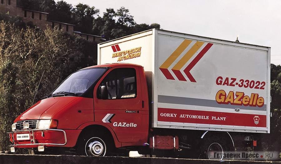 Демонстрационный образец фургона ГАЗ-3302 с красной рамой и хромированными колёсами для съёмок в рекламном ролике