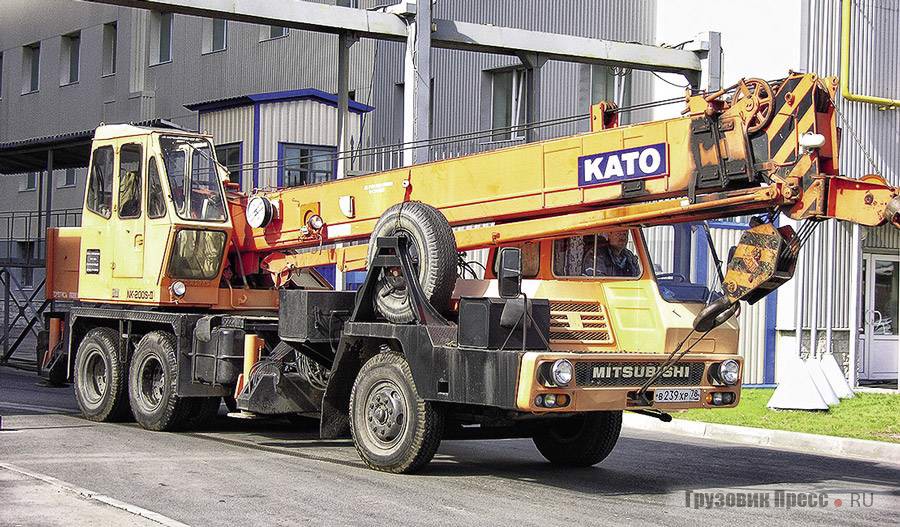 Краны Kato NK-200S-II на шасси Mitsubishi Fuso были хорошо известны в СССР