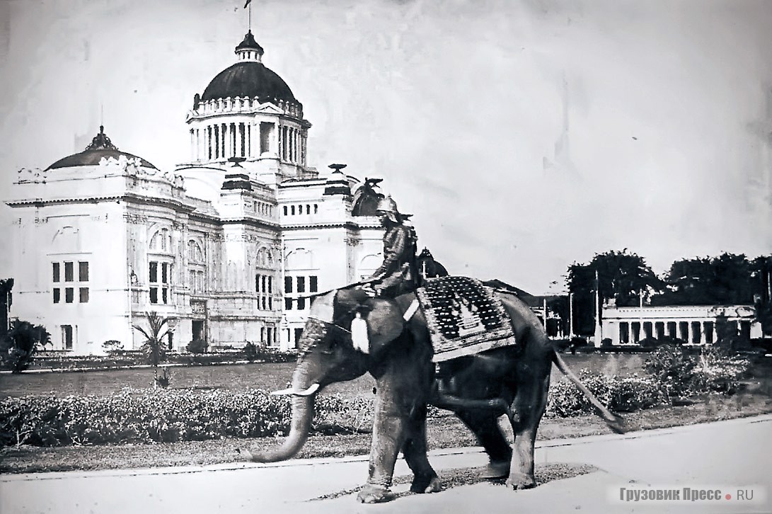 Когда в развитых странах, а затем и во всём мире появились линейки, омнибусы и конки, в Таиланде основным транспортом являлись слоны