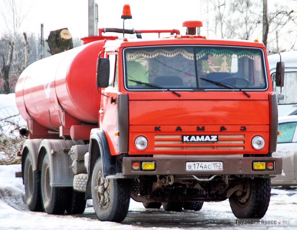 Два похожих КАМАЗа с разницей в четверть века