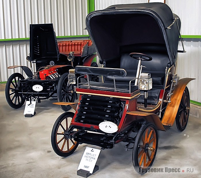 Фаэтон [b]Berliet Victoria 15 CV[/b] сконструировали в 1897 г. У него левостороннее расположение руля, допотопные фонари освещения и рессорная подвеска. С высоты сегодняшнего дня вроде ничего революционного, но для конца XIX столетия – вполне