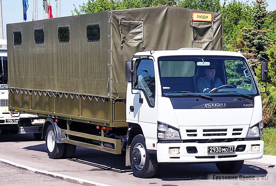 Isuzu NQR75 МО РФ на Дне автомобилиста. Москва, 2011 г.