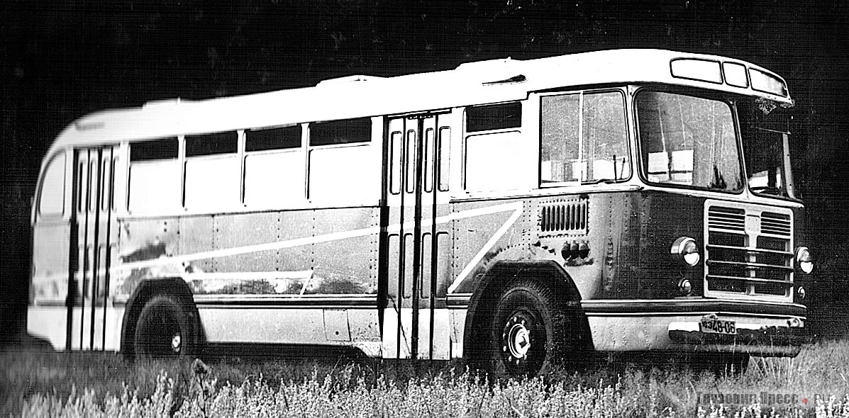 ЗИЛ-158 производства ЛиАЗ. 1959 г.
