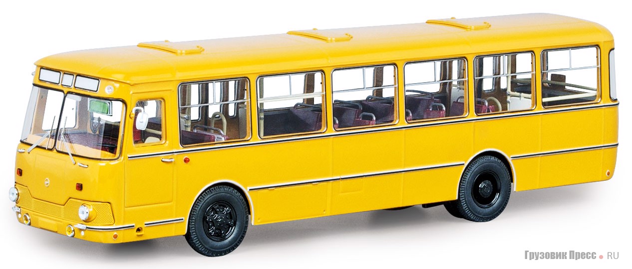 Модель, вышедшая первой, – обезличенный ЛиАЗ-677М цвета охра с белыми пассажирскими дверями