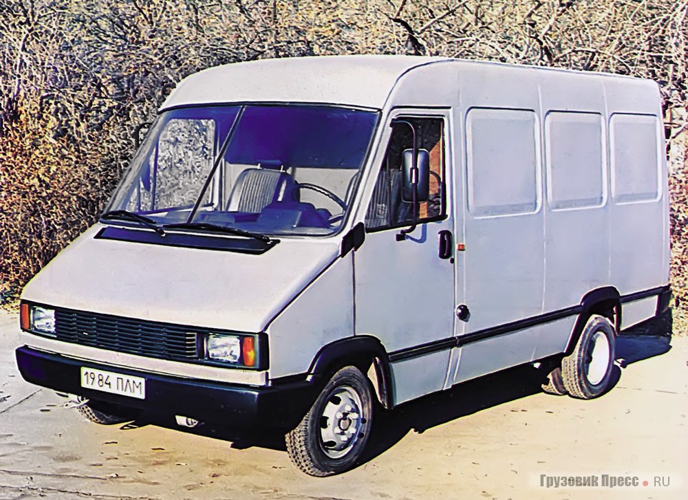 Фургон НАМИ-0267 первой серии построен в двух экземплярах, с бензиновым двигателем и дизелем