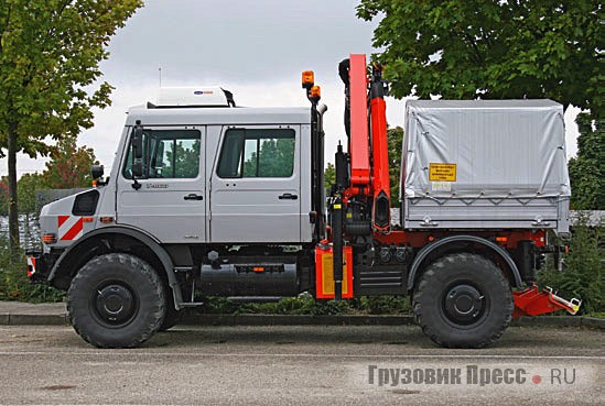 U4000 со сдвоенной кабиной и кузовом с откидными бортами