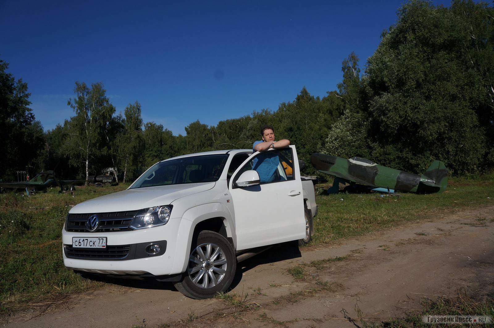 VW Amarok на фоне декораций ко второй части фильма Истребители