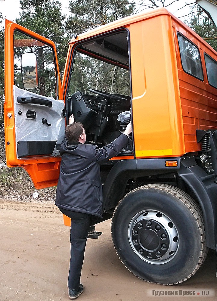 Подъем в кабину высоковат