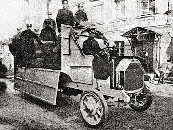 100 лет моторизации почты Москвы