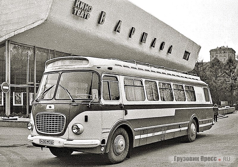 В начале 1980-х из ПНР для советского телевидения завезли партию передвижных телестудий на шасси «Jelcz MEX-272» (лицензионная копия 706RTO). Их кузов с оригинальным передним аншлагом и приподнятой крышей был разработан Karosa, но в основном польского производства