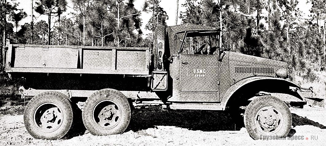 Короткобазный International M-5H-6 с металлическим самосвальным кузовом. 1942 г.