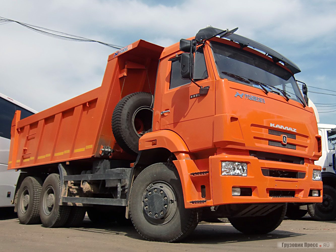 Самосвал КАМАЗ 6520