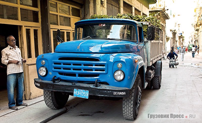 Дизельный грузовик ЗИЛ в Гаване. 2009 г.