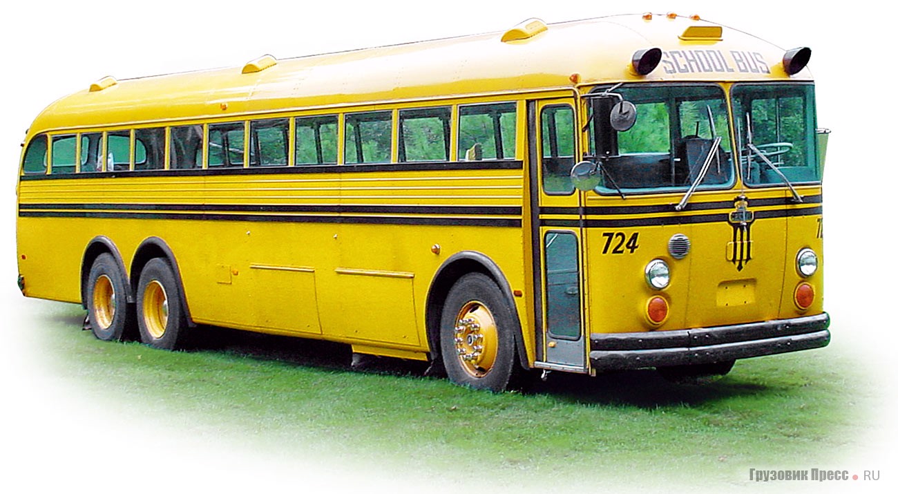 Самый большой 3-осный школьный автобус серии SuperCoach от Crown имел алюминиевый кузов, вмещал 90 школьников