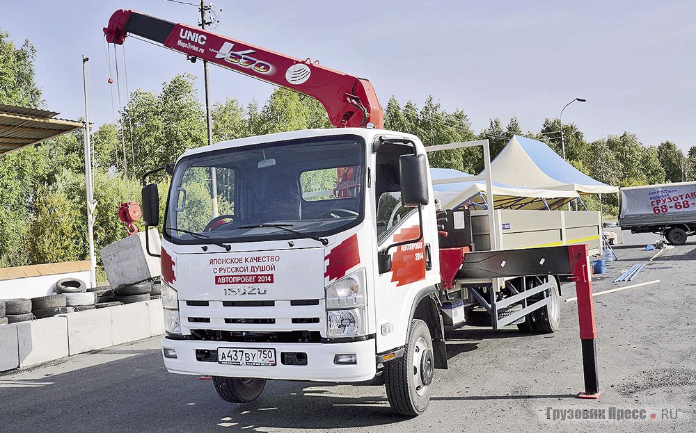 Мо­дель A106E2 с КМУ UNIC V370 на шасси Isuzu ELF 7.5 (NPR75L-M) ком­па­нии «Ме­га­Драйв»