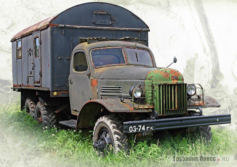 Автомобиль ЗИС-157 с кузовом КУНГ-1 попал в музей с армейской консервации. Уже в Черноусово под него подкатили передний мост и заменили переднюю облицовку радиатора от более раннего ЗИС-151