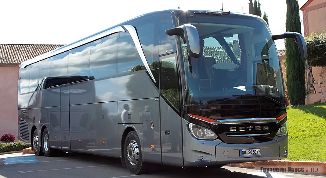 Главный герой – фешенебельный длинномер Setra S 517 HDH TopClass, с которым мне удалось близко познакомиться