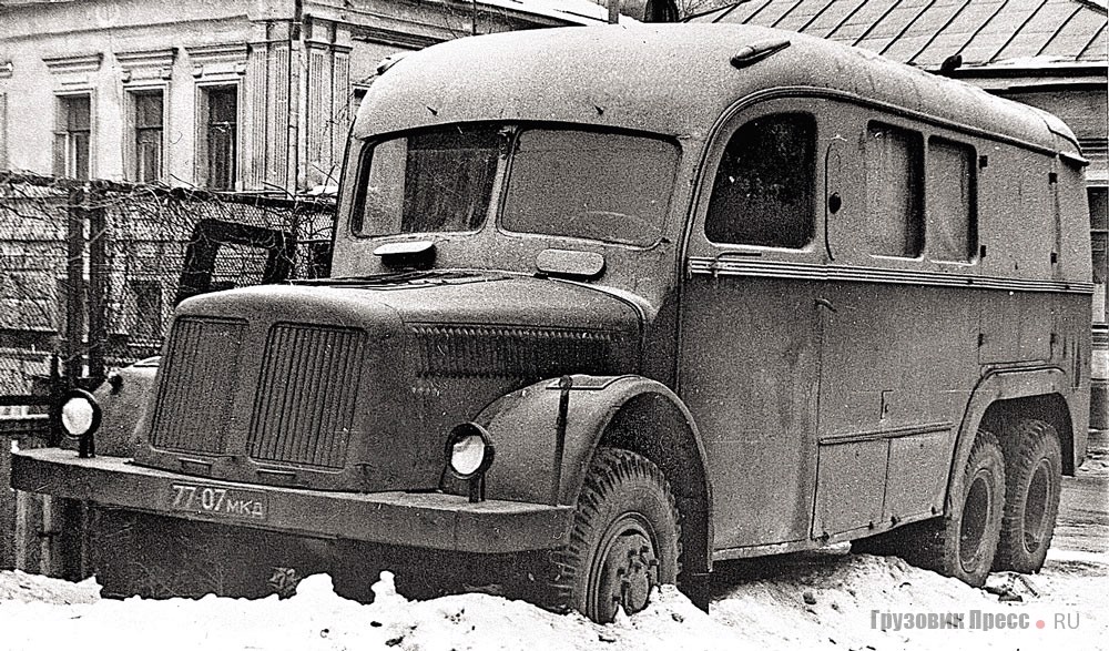Весьма редкая в СССР «111-я» со специальным кузовом автобусного типа венгерской фирмы AMG (Altalanos Mechanikai Gepgyar), позже вошедшая в состав «Икаруса». Москва, конец 1960-х