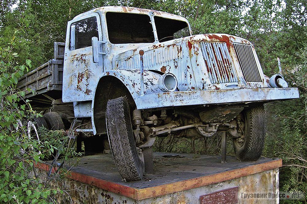 ...ныне уникальный автомобиль-памятник – единственная сохранившаяся на территории бывшего Союза «Татра-111» – нуждается в серьёзной реставрации