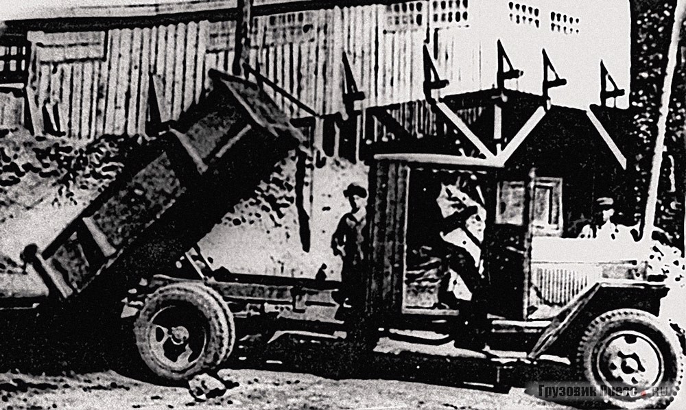 ЗИС-05 на строительстве горно-обогатительного комбината в Уфе. Примета времени – на машине американский ленд-лизовский задний наружный колёсный диск. Башкирия, начало 1950-х