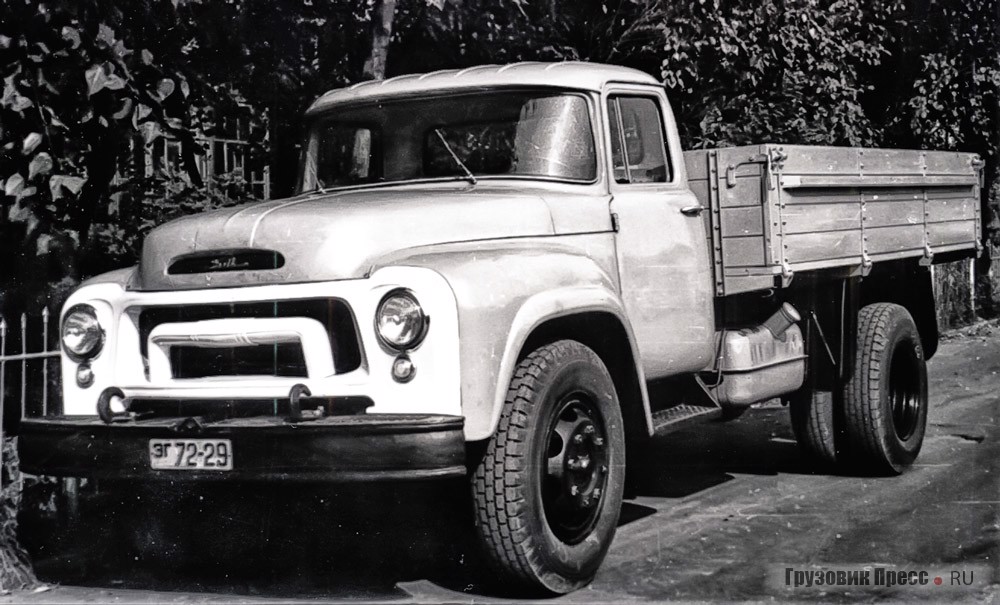 Опытный образец автомобиля ЗИЛ-130 1957 года с изменённым оперением