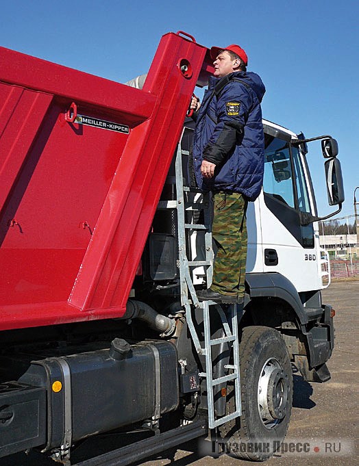 …с которой удобно заглядывать в кузов