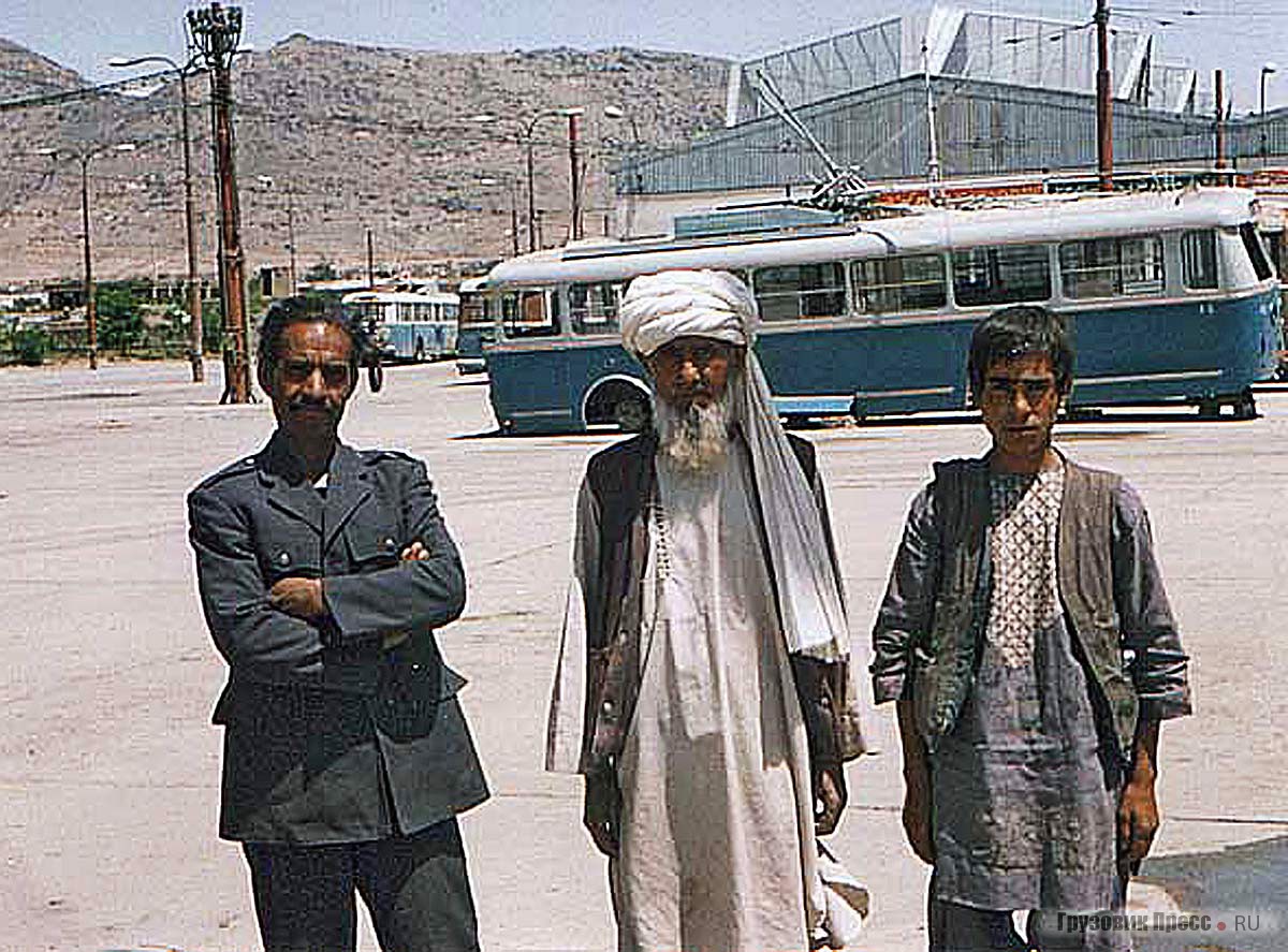 Персонал троллейбусного парка Кабула. 1988 г.
