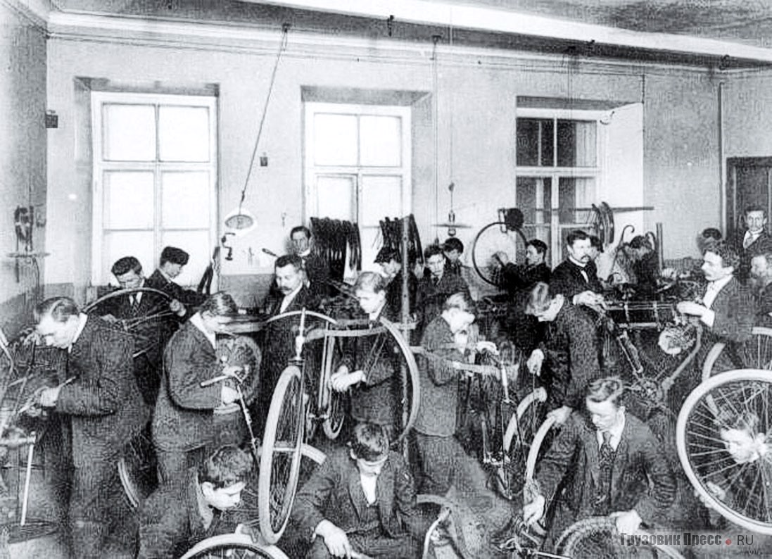 Сборка велосипедов «Победа», 1903 г.