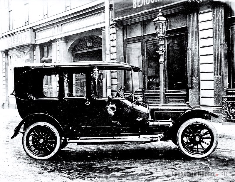 Роскошный автомобиль Panhard et Levassor с кузовом ландоле производства фабрики «Победа» и элементы его интерьера, 1911 г.