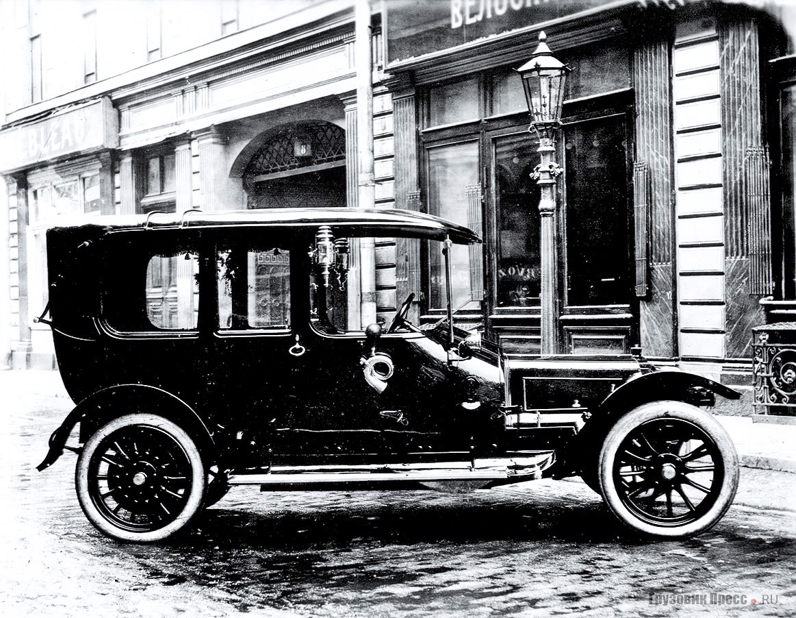 Роскошный автомобиль Panhard et Levassor с кузовом ландоле производства фабрики «Победа» и элементы его интерьера, 1911 г.