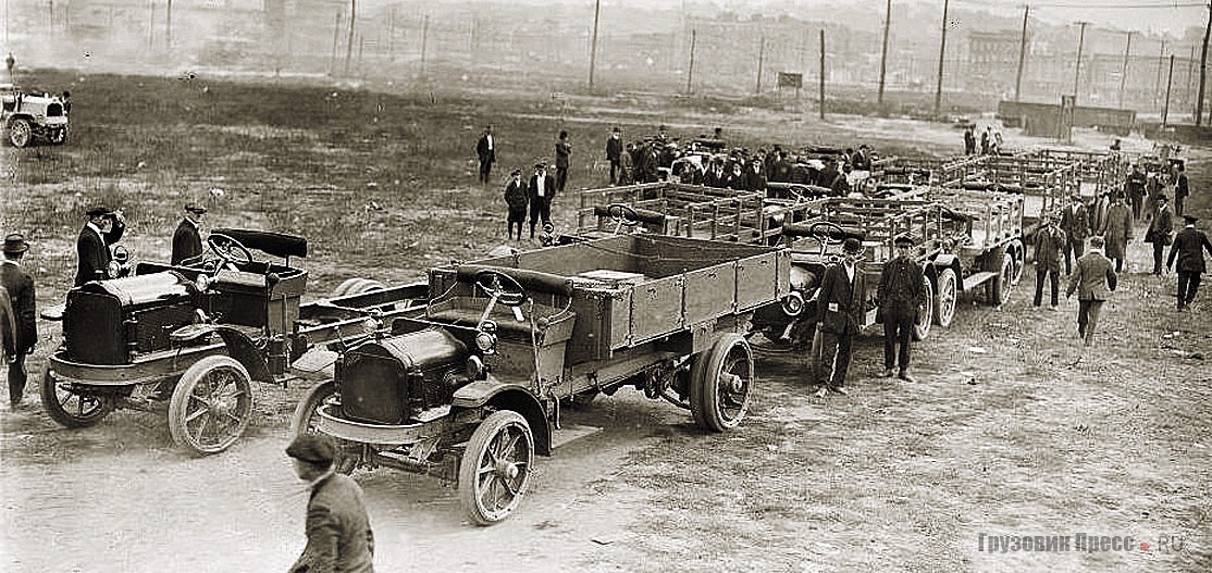 Партия шасси и грузовиков White TAD для России, 1915 г.