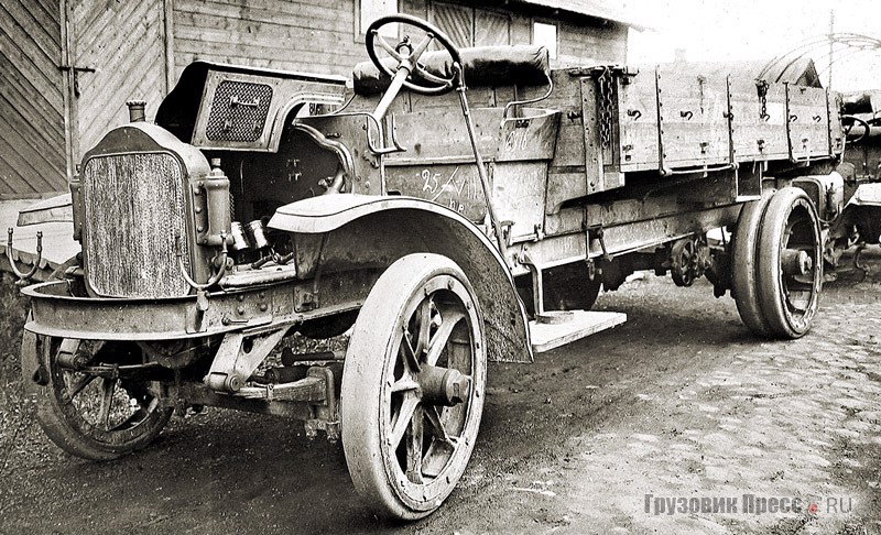 White TAD перед капитальным ремонтом на территории 1-го ГАРЗ. Ярославль, 1923 г.