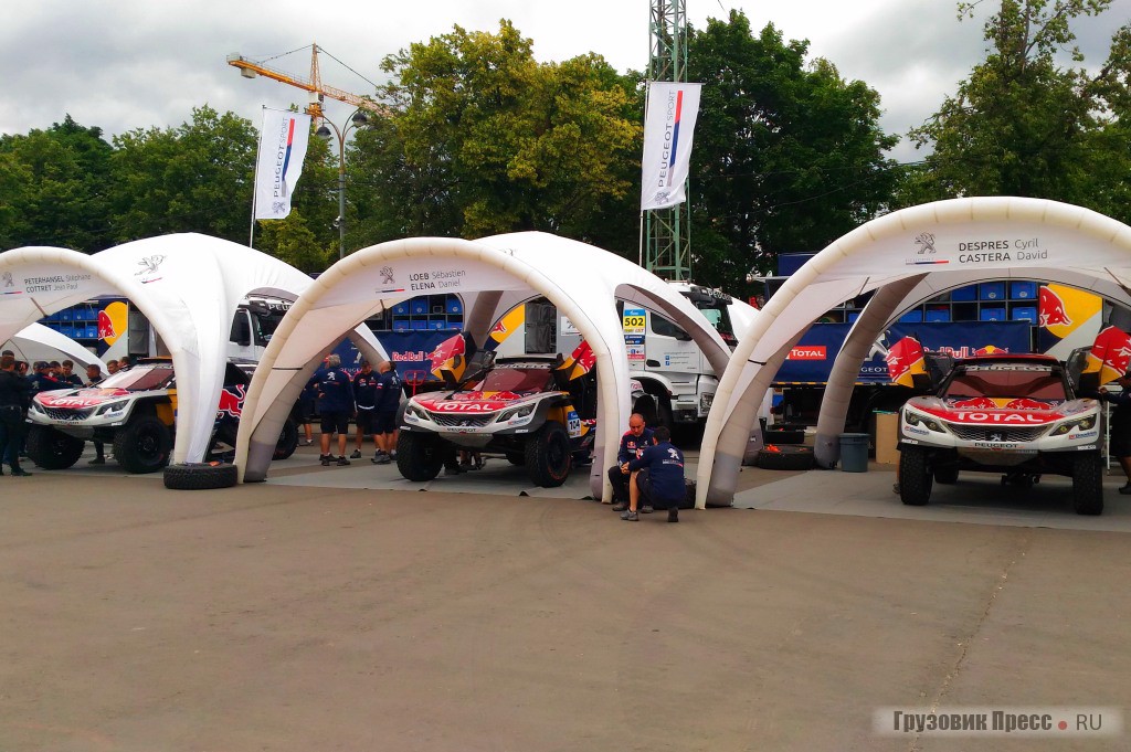 Бивак команды TEAM PEUGEOT TOTAL