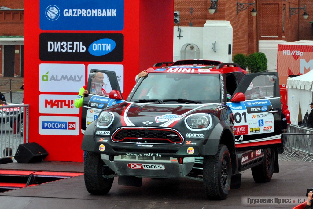 MINI John Cooper Works Rally команды X-RAID MINI JOHN COOPERS WORKS