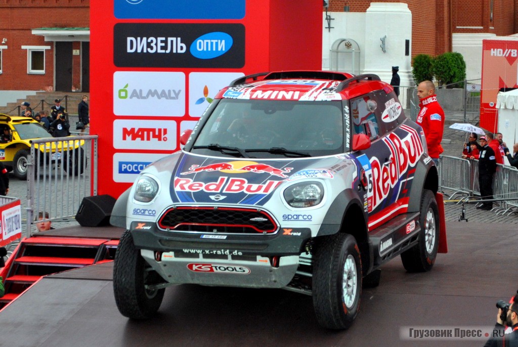 MINI John Cooper Works Rally команды X-RAID MINI JOHN COOPERS WORKS