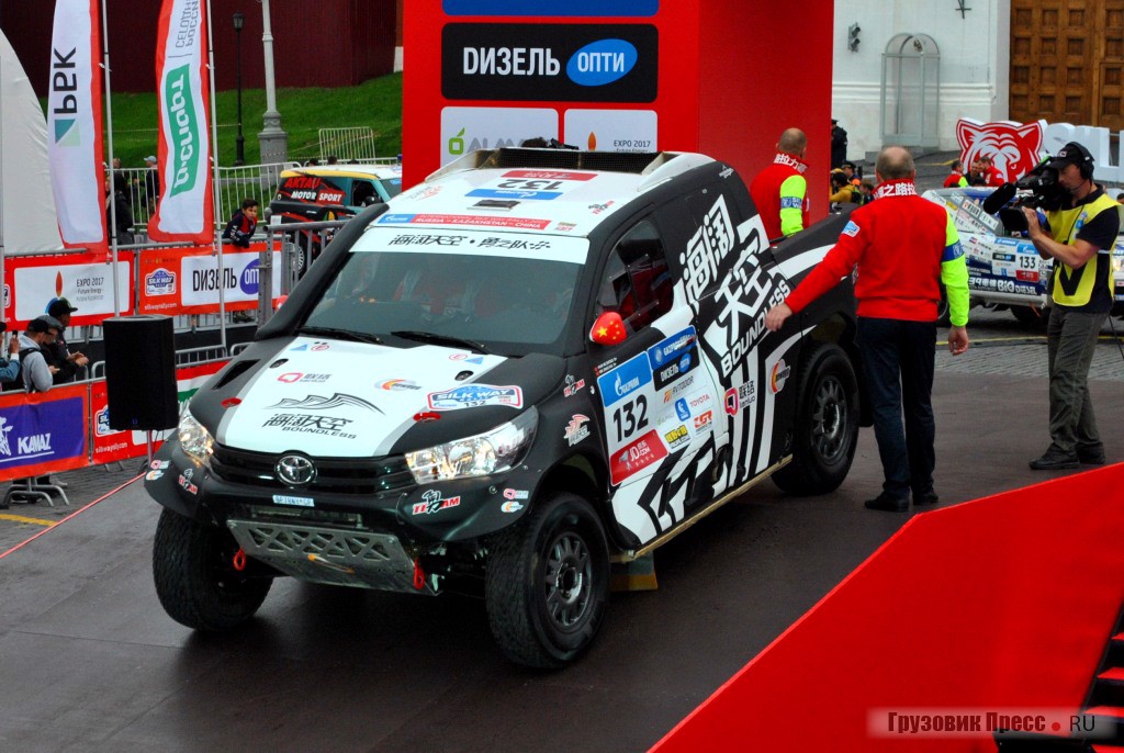 TOYOTA Hilux команды BOUNDLESS YONG TEAM