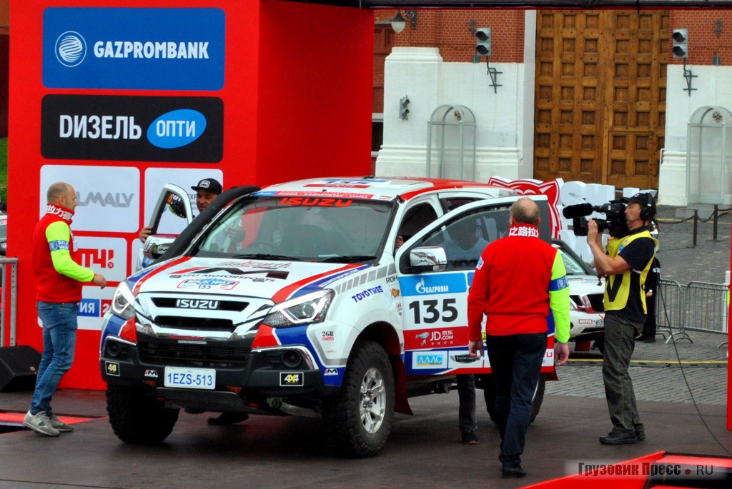 ISUZU MU-X команды ISUZU MOTORSPORT