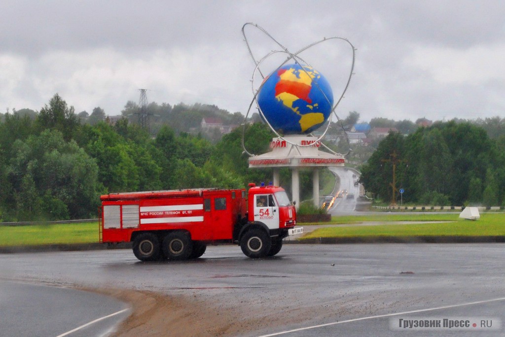 На объездной дороге под Нижним Новгородом впервые были замечены посты сопровождение каравана автомобилями пожарной службы. Неожиданное, но приятное дежурство