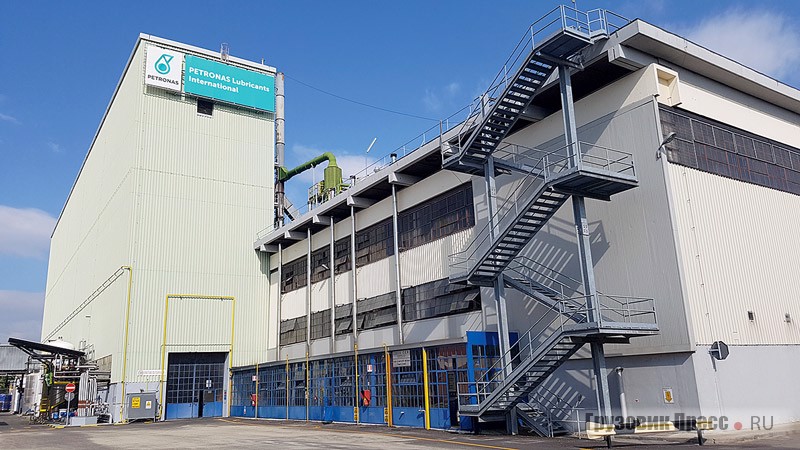 Завод в Турине является самым большим для PLI в Европе: объём выпускаемой продукции составляет 100 000 т и насчитывает 120 наименований
