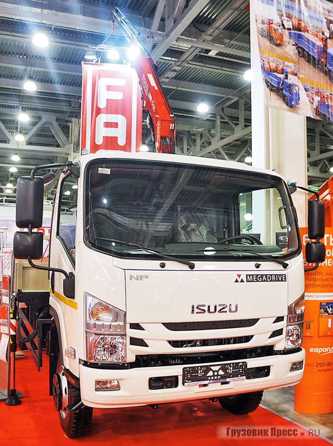 Бортовой грузовик А118ES с КМУ Fassi F65B.0.22 на полноприводном шасси Isuzu Elf 7.5 Normal 4х4 (NPS75L-K) от компании «MEGADRIVE»