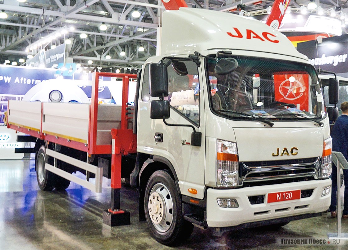 Бортовой грузовик «РусТрак-538948» с КМУ UNIC V370 на шасси JAC N120