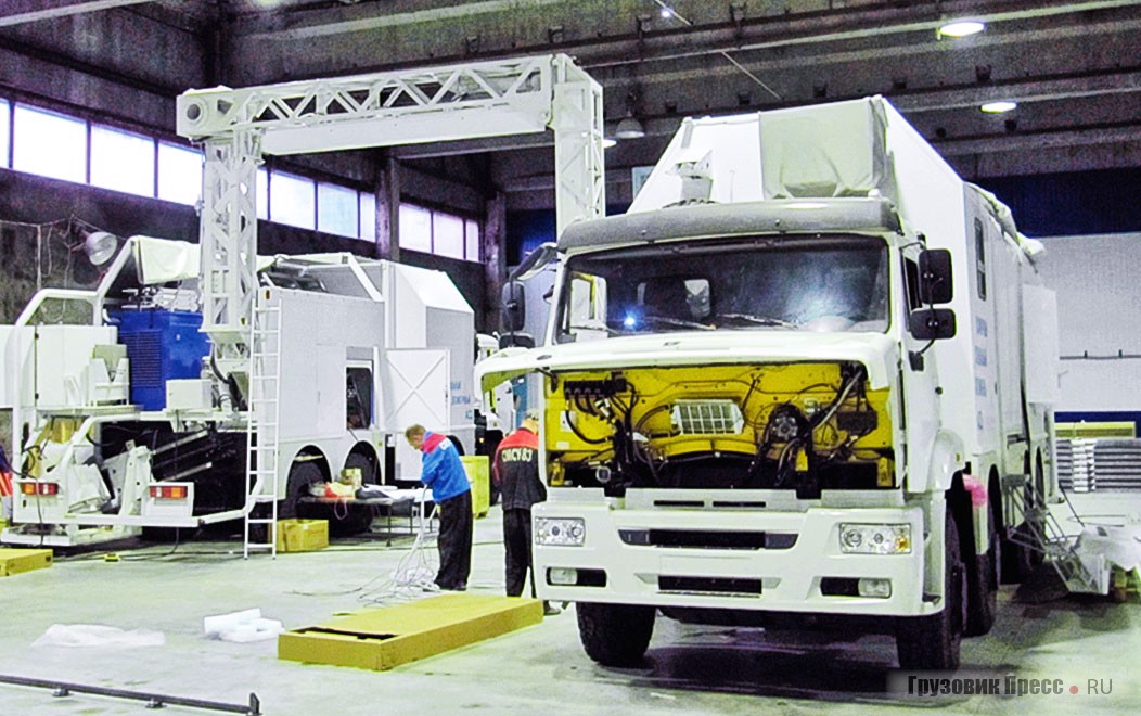 Сборка первых двух автомобилей АСД-65201 мод. 54-ТВ в составе комплекса ШТОК-МНК. 2013 г.