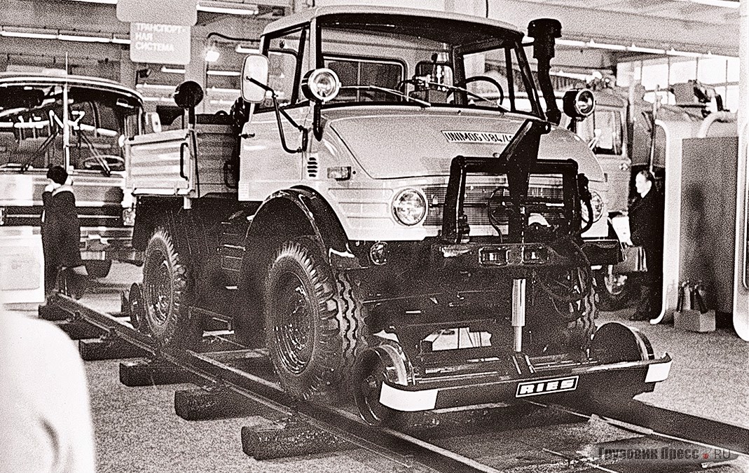 Дорожнорельсовая машина Unimog U84/406 Zweiweg с оборудованием фирмы Ries – один из самых необычных экспонатов выставки в Сокольниках
