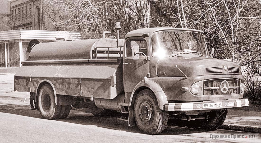 Каналопромывочная машина на шасси Mercedes-Benz L 1418, закупленная в 1970-е, использовалась в Москве вплоть до 1990-х