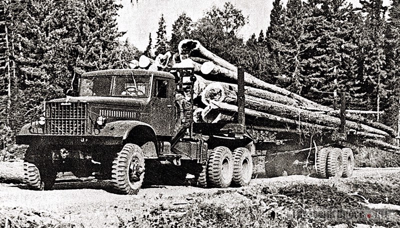 Опытно-промышленный лесовоз КрАЗ-214ЛК2 с двускатными дисковыми колесами и шинами модели И-78 размера 12,00-20 в паре с роспуском 2-Р-15. 1964 г.